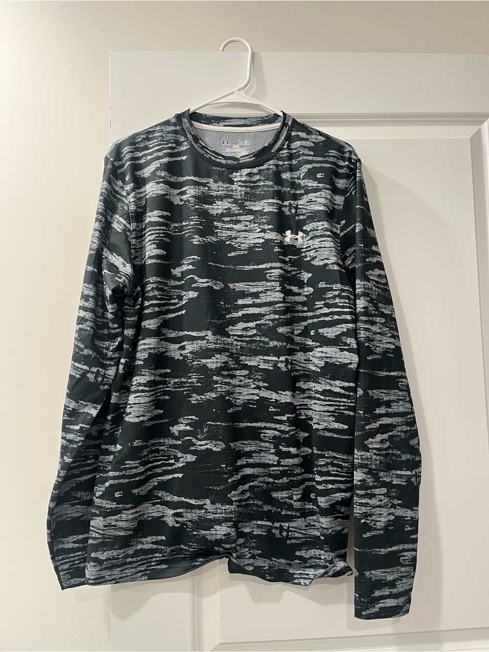 Under Armour Men’s Black & Gray Patterned Long Sleeve Performance Tee XL
